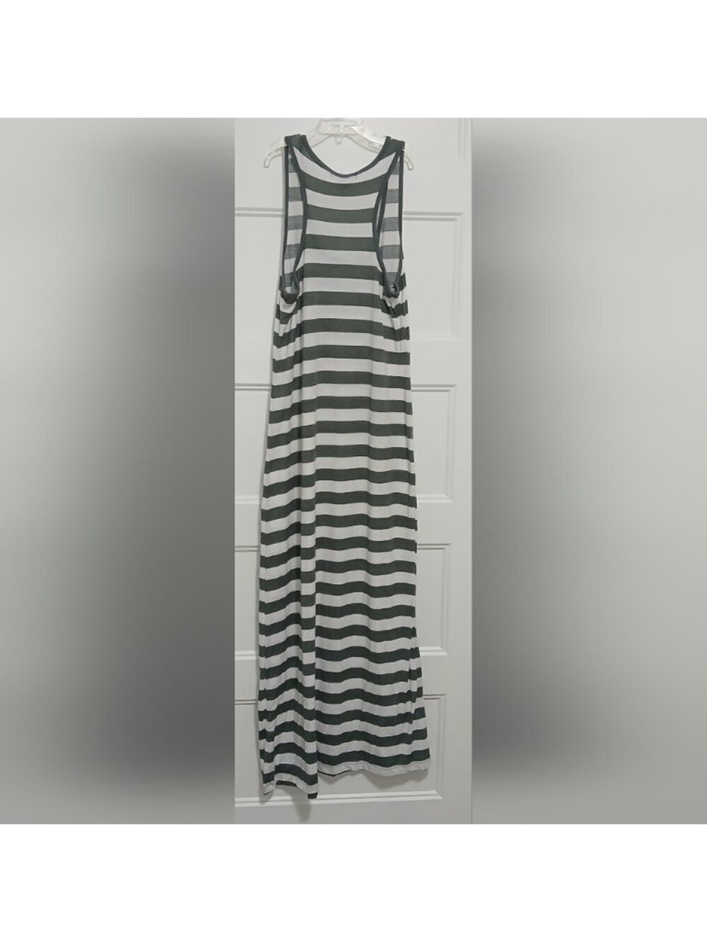 U2B Striped Maxi Dress White And Gray Size Medium Sleeveless 16"x54" - Picture 2 of 6